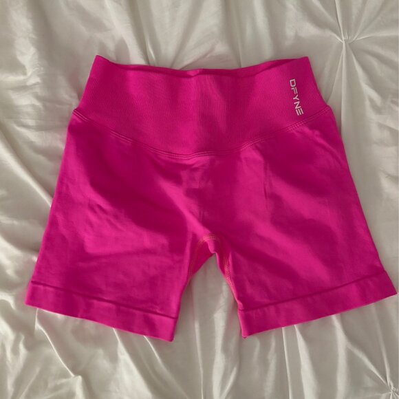 DFYNE Impact Shorts – Bright Fuchsia (4.5”) - Picture 1 of 4